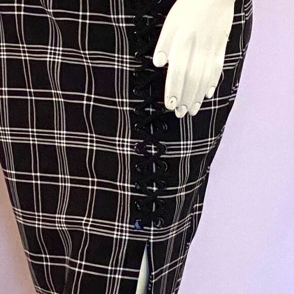 NWT Torrid Pencil Skirt - Picture 9 of 10